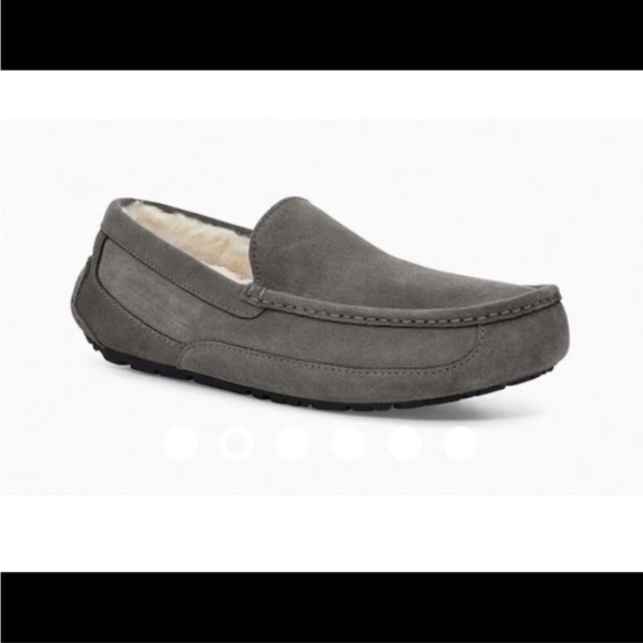 Men’s Sz. 9 UGG Ascot Slippers in good/fair condition - Picture 2 of 8